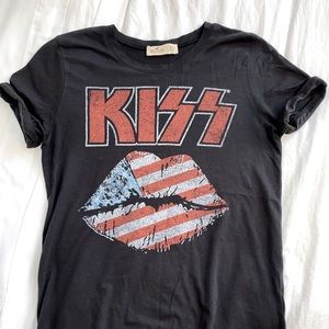Hollister Kiss shirt